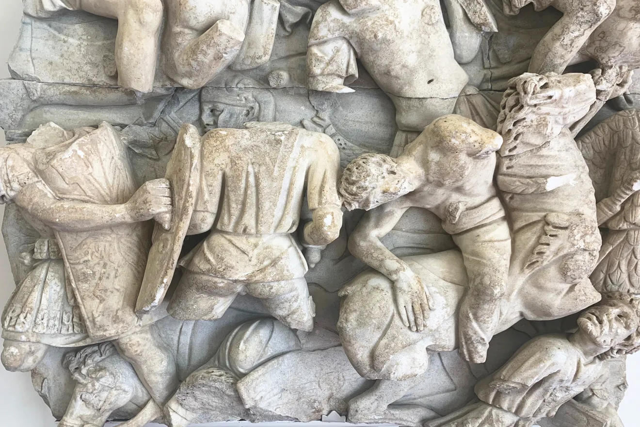 chiusi-marble-carving-web