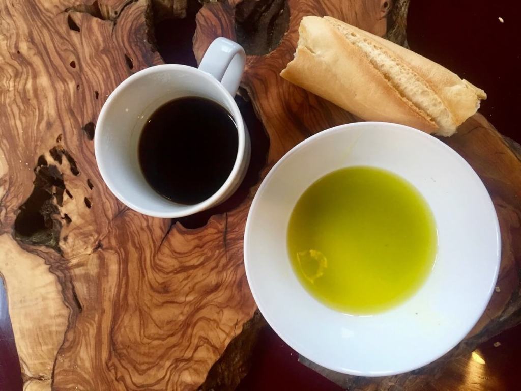 Fresh Umbrian olive oil from Villa Gioiella served in a ceramic bowl
